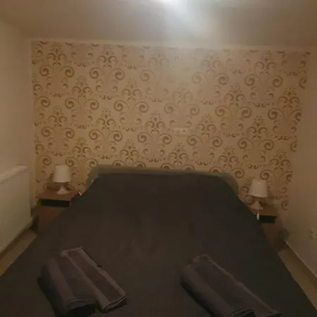 Darnay Apartmanhaz Gyenesdias